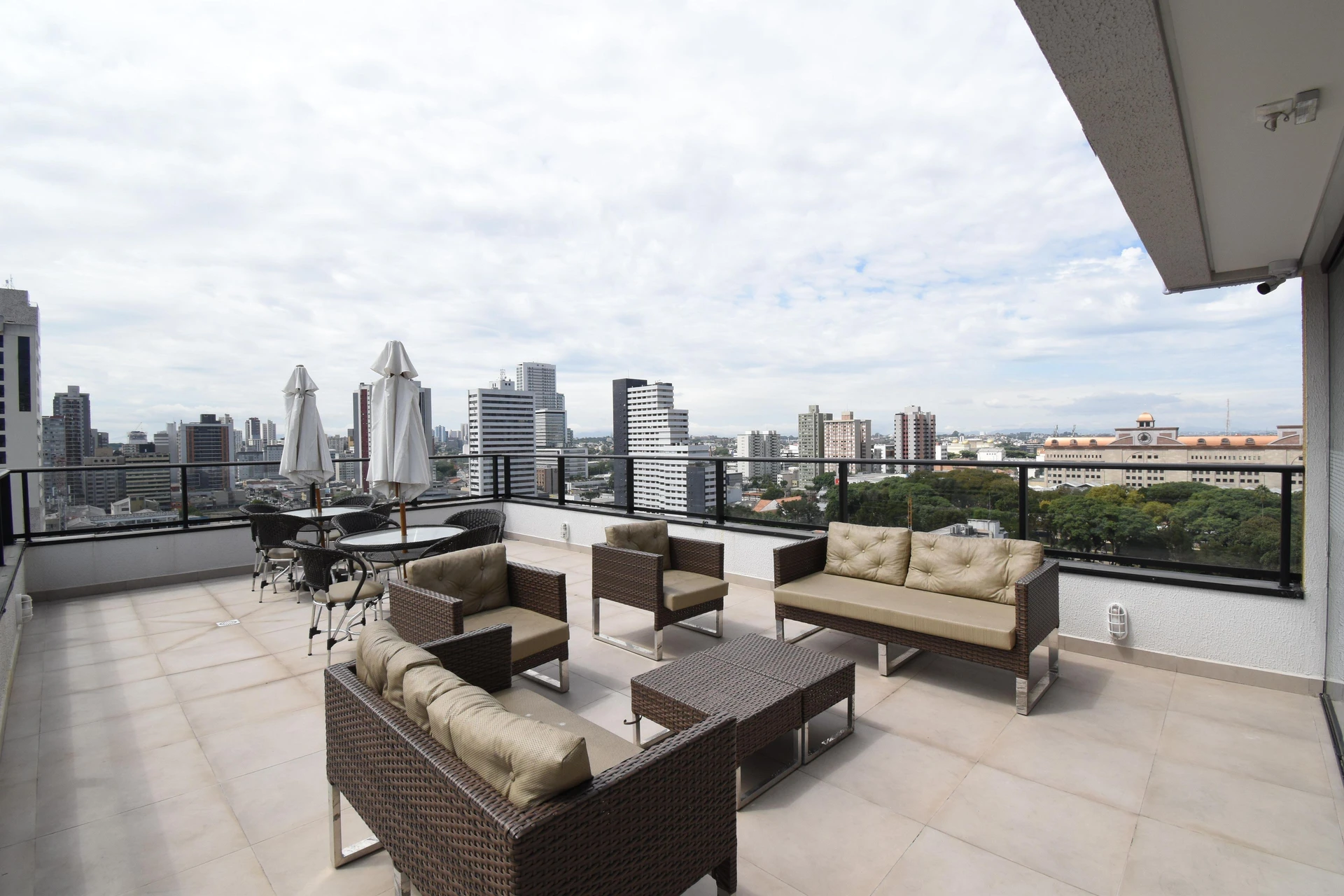 Furnished studio, 22 m², with a glass-enclosed balcony — photo 16