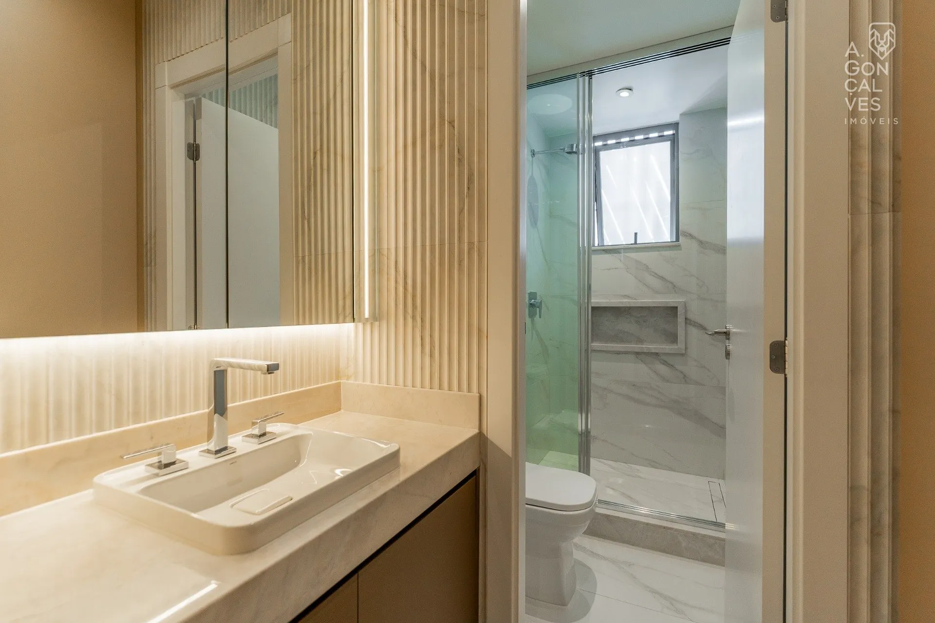 Furnished apartment with 3 suites and 257 m² — photo 70