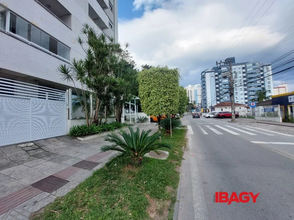 Квартира с 2 спальнями, ванной при спальне и 1 местом — photo 10