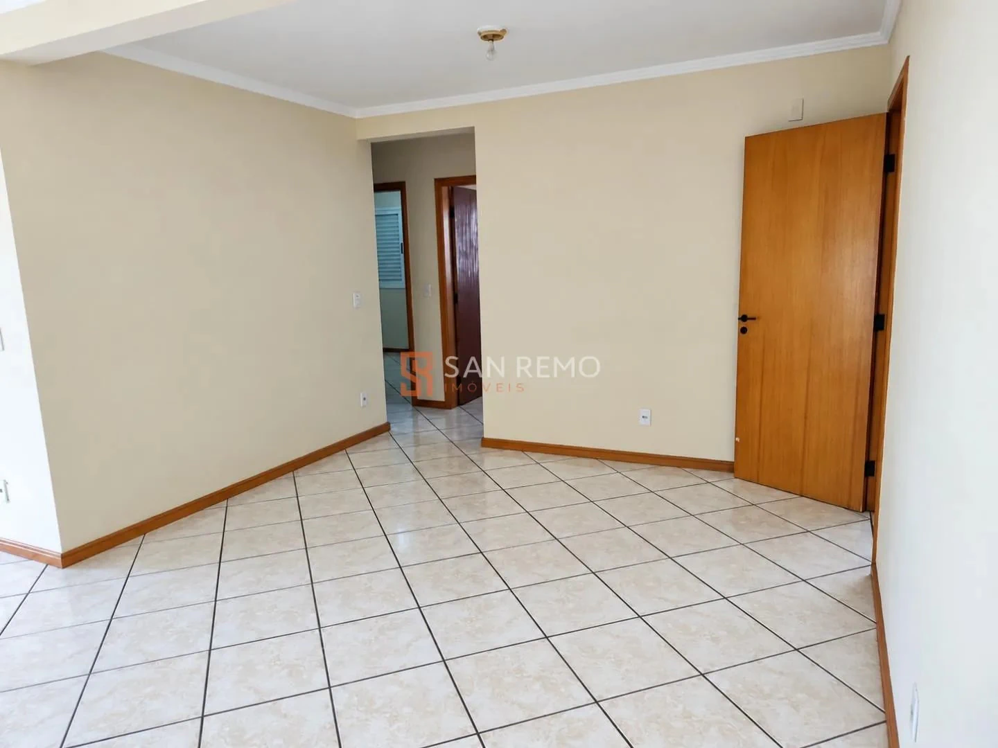 3-bedroom apartment in a building with a pool — photo 5
