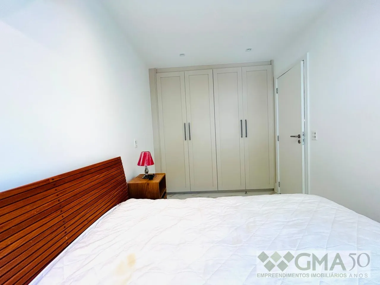 Unfurnished 1-bedroom apartment with open-plan kitchen — photo 8