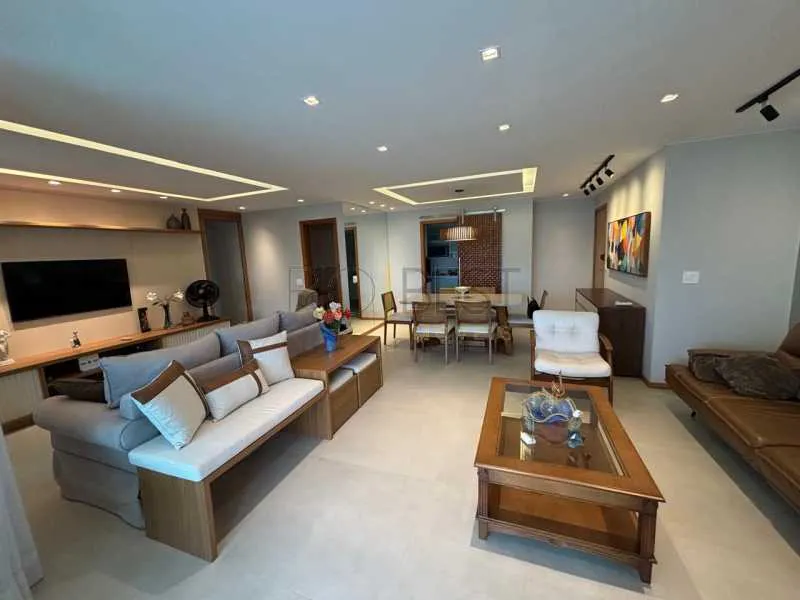 Furnished 4-bedroom apartment with a glassed-in balcony