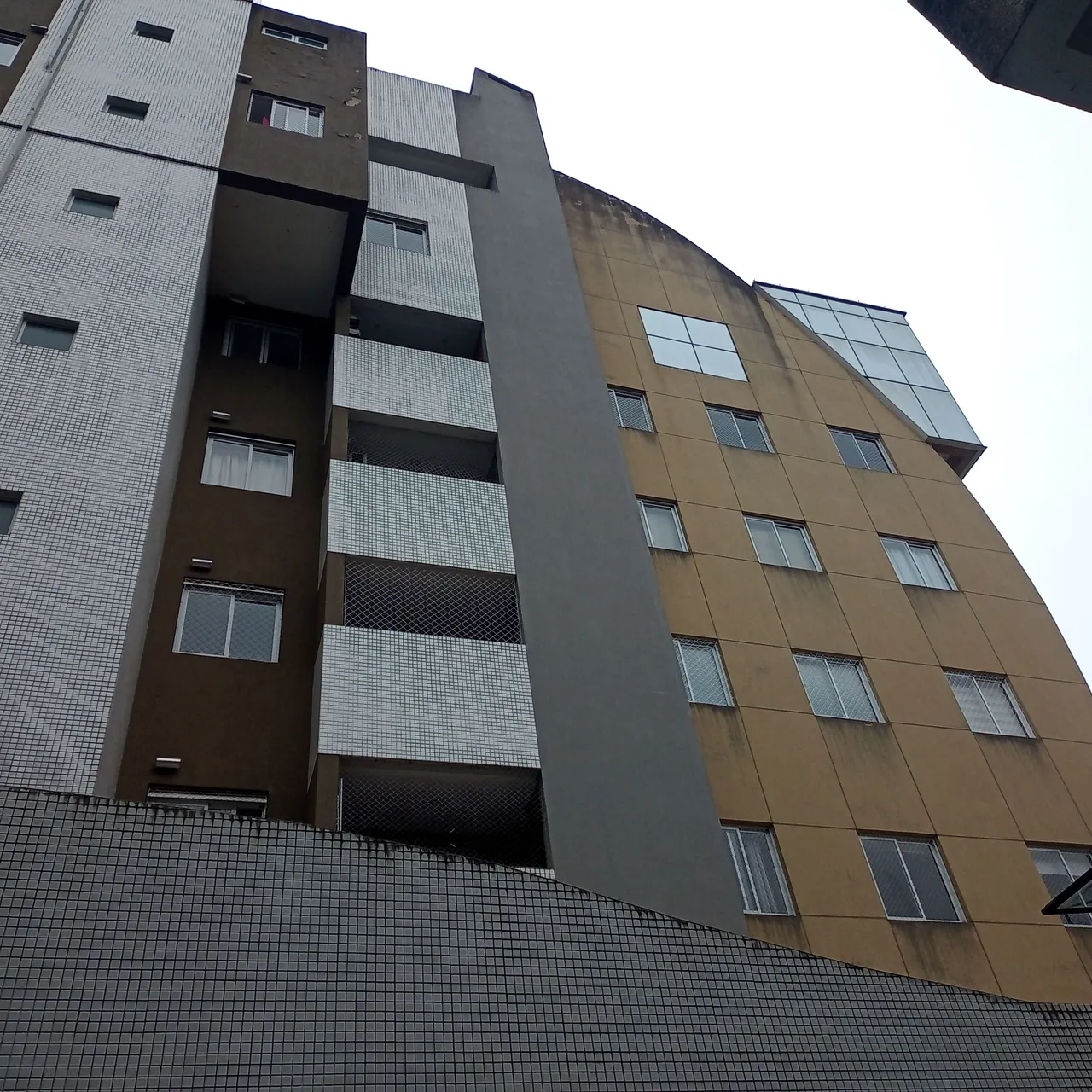 3-bedroom apartment in a building with a gym — photo 17