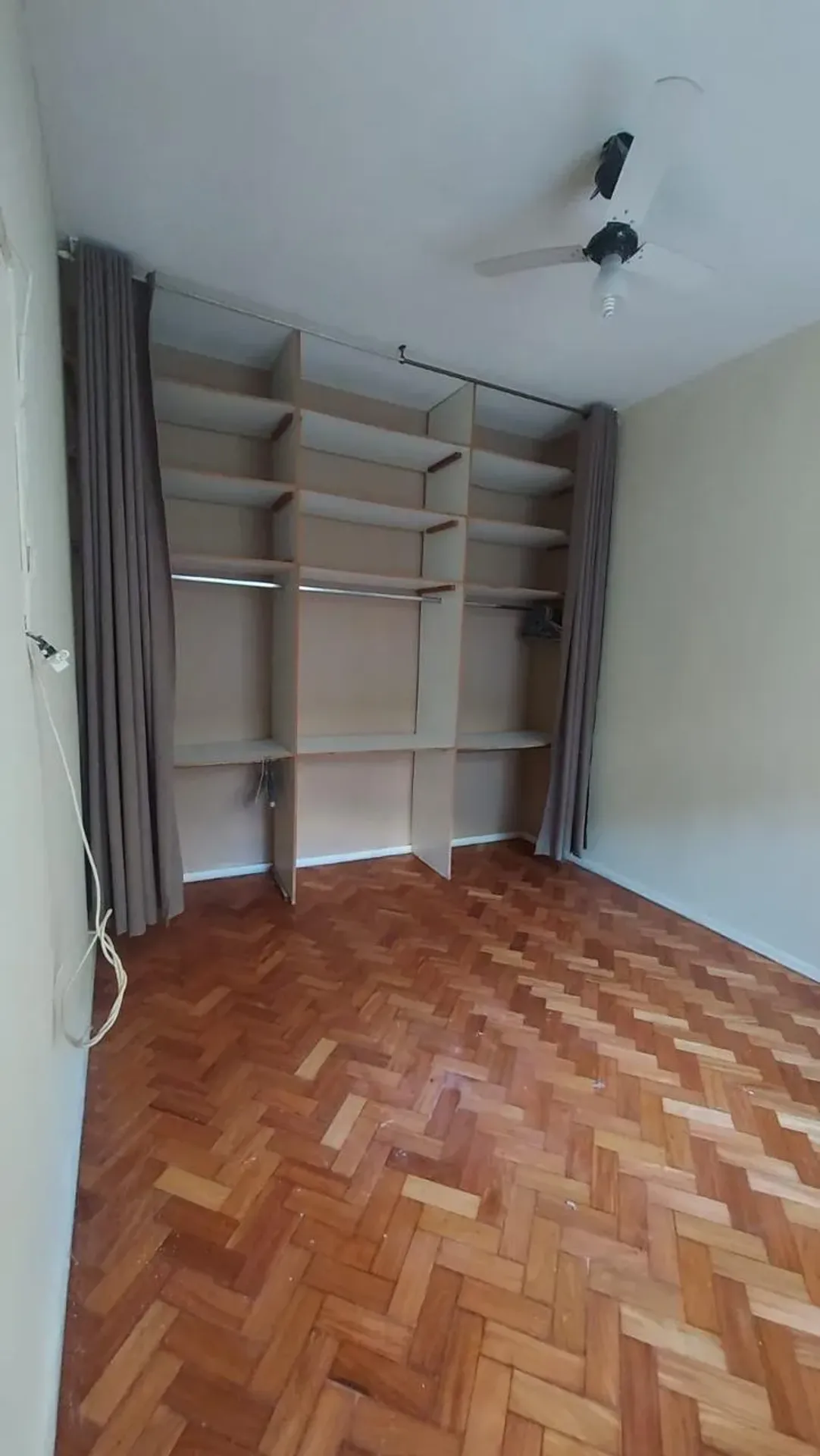 Apartamento mobiliado de 55 m² com 3 quartos e mesa — photo 26