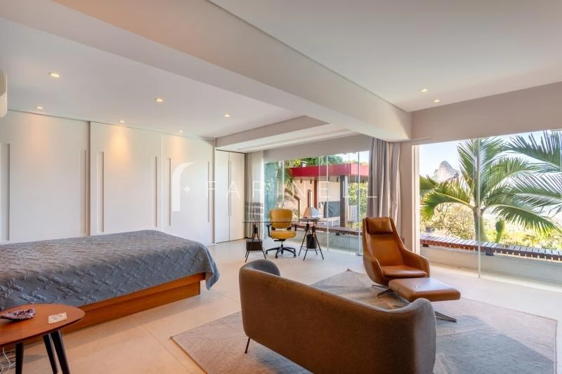 Furnished 1200 m² house with a balcony and 6 bedrooms — photo 5