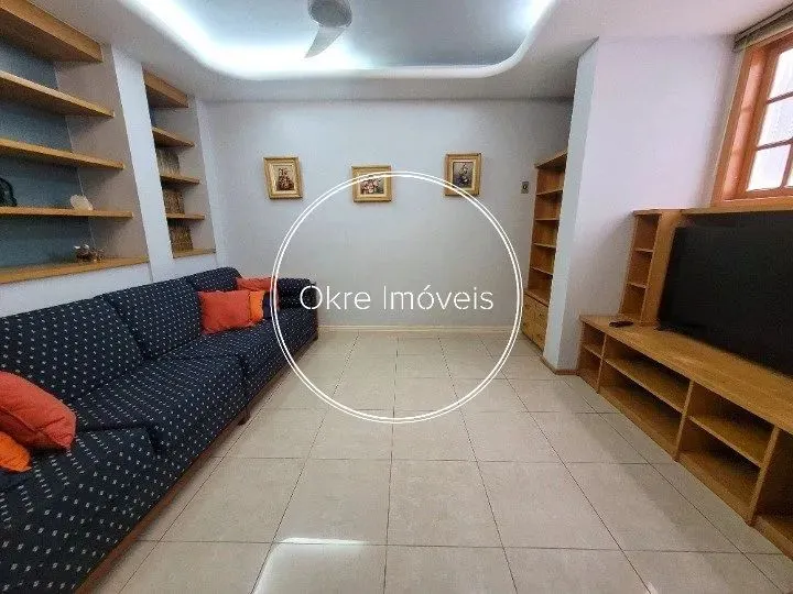 Apartment with 4 bedrooms and built-in wardrobes — photo 12