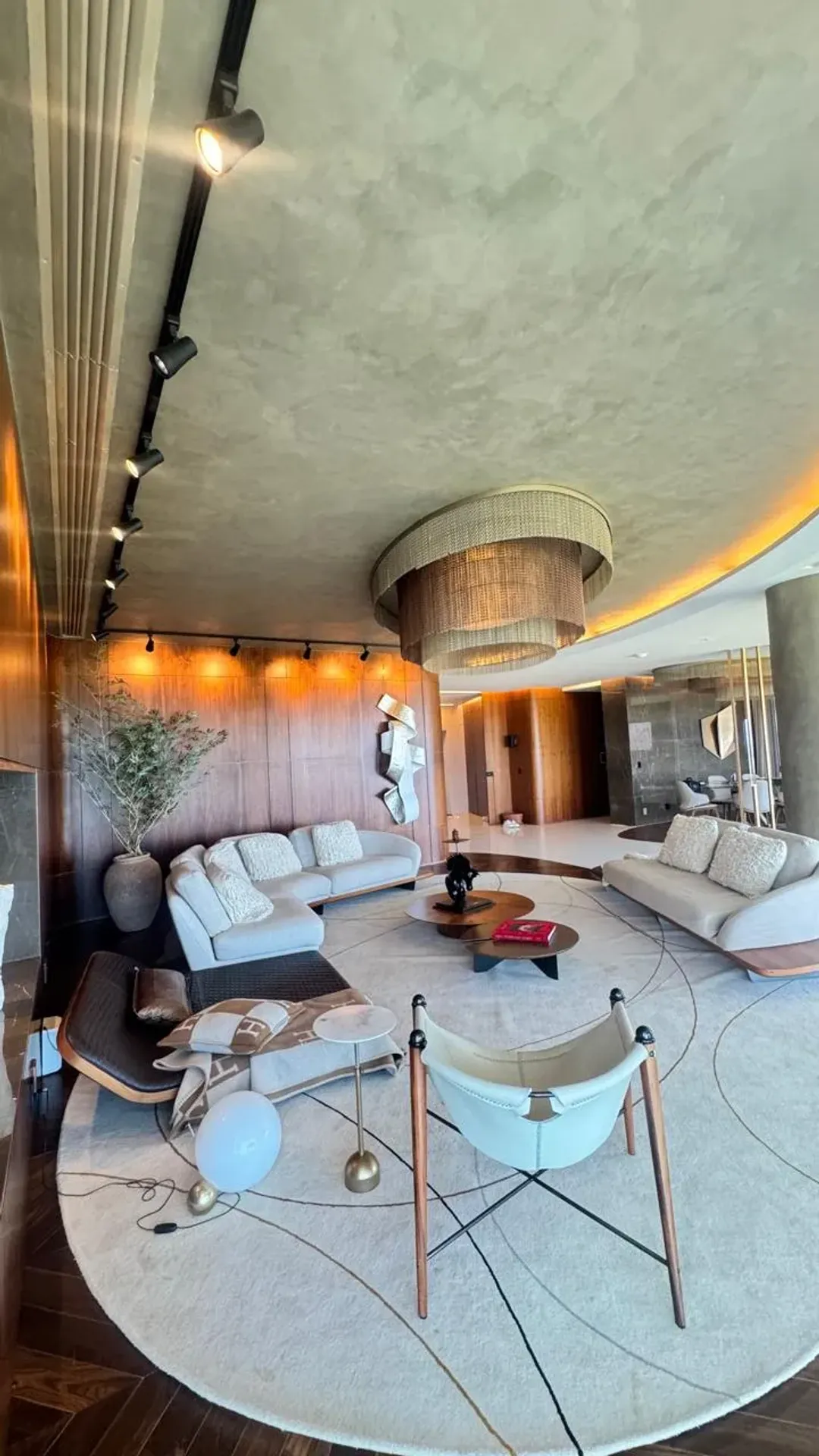 Квартира 650 м² з 4 спальнями з ванними та приватним садом — photo 14