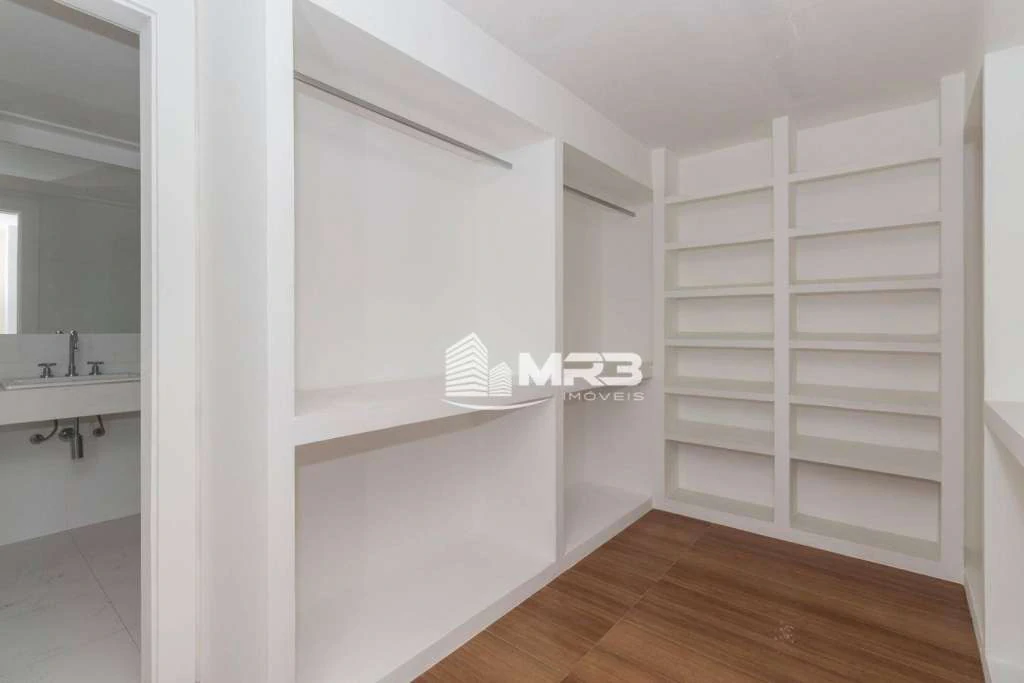 Gated house with 8 en-suite bedrooms and 20 bathrooms — photo 3