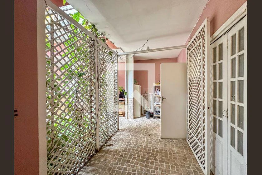 Casa com 4 quartos, jardim privativo e 300 m² — photo 43
