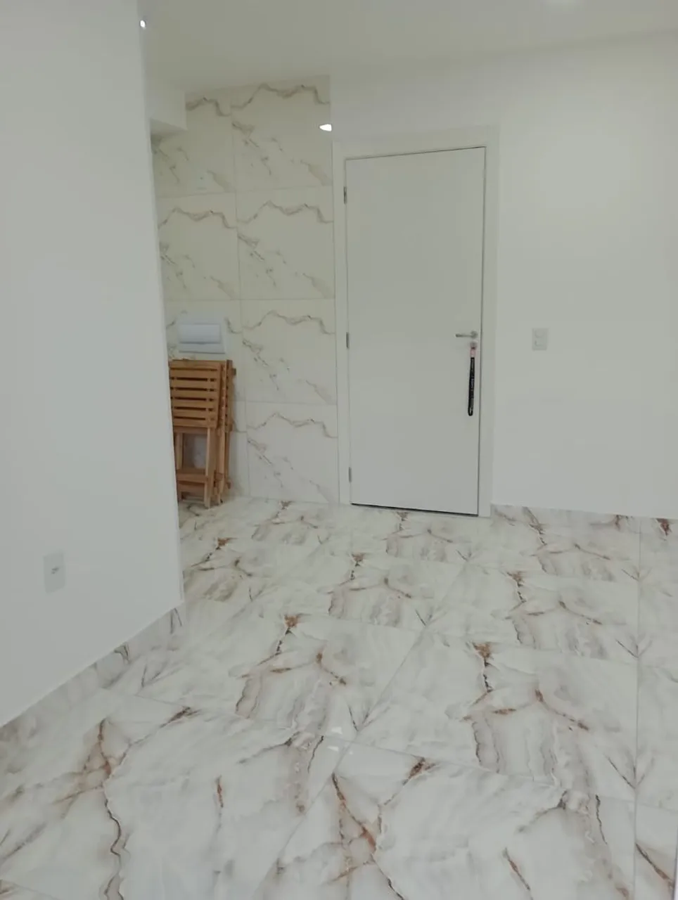 One-bedroom apartment in a building with a gym — photo 4