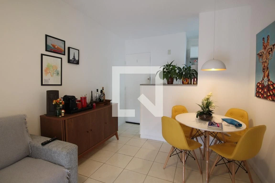 Furnished apartment with open-plan kitchen and 2 bedrooms — photo 7