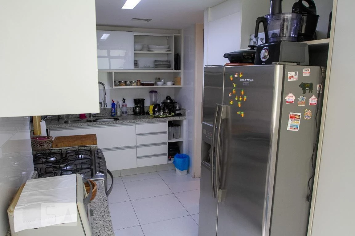 Furnished apartment with 3 bedrooms and 148 m² — photo 31