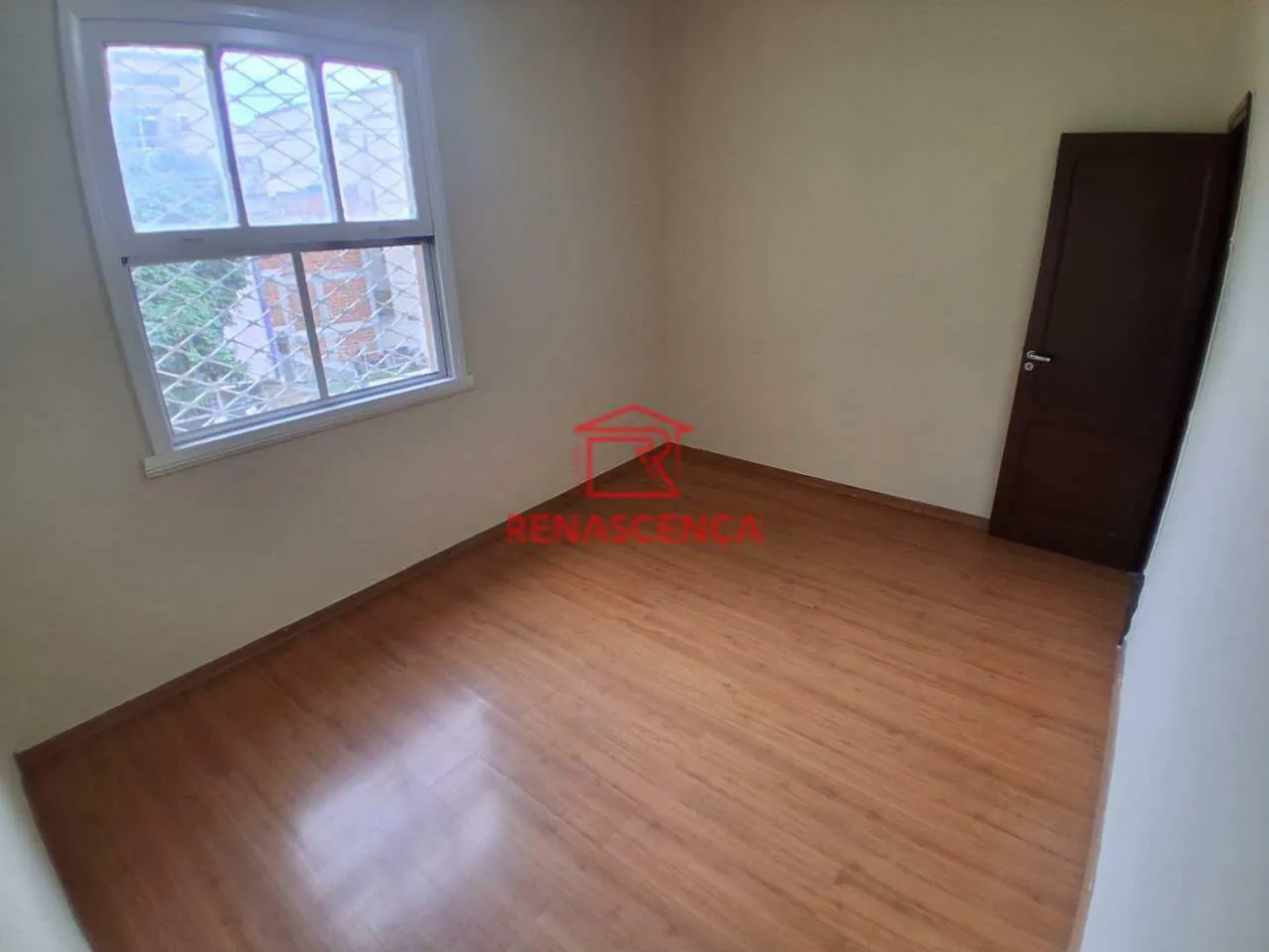 House, 200 m², with wood or laminate floors — photo 25