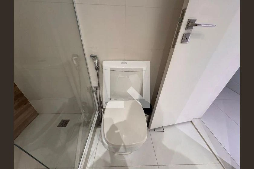 Rental house with 4 suites and 450 m² — photo 48
