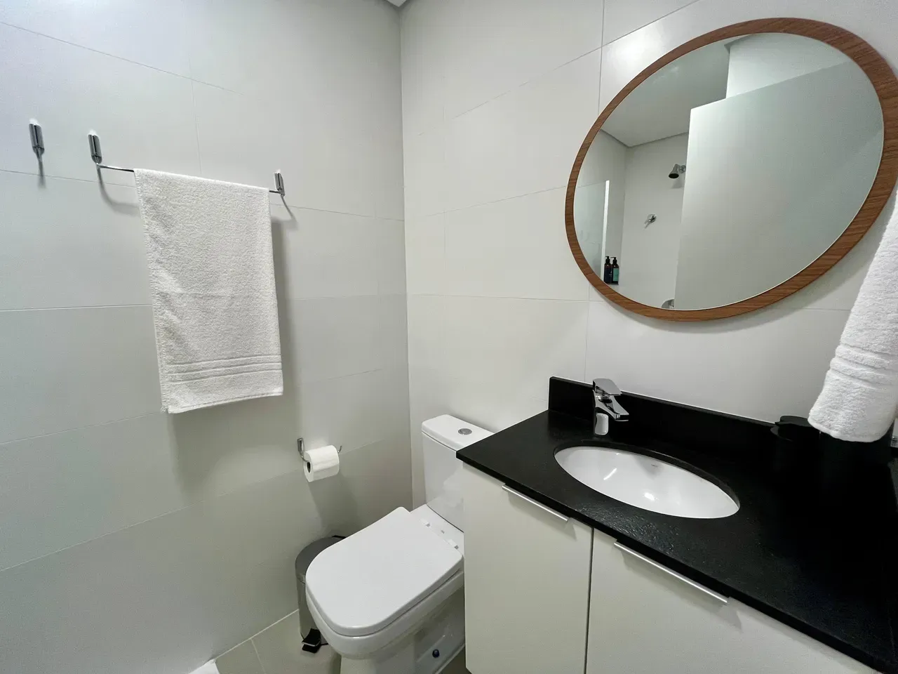 One-bedroom apartment in a building with a coworking space — photo 5