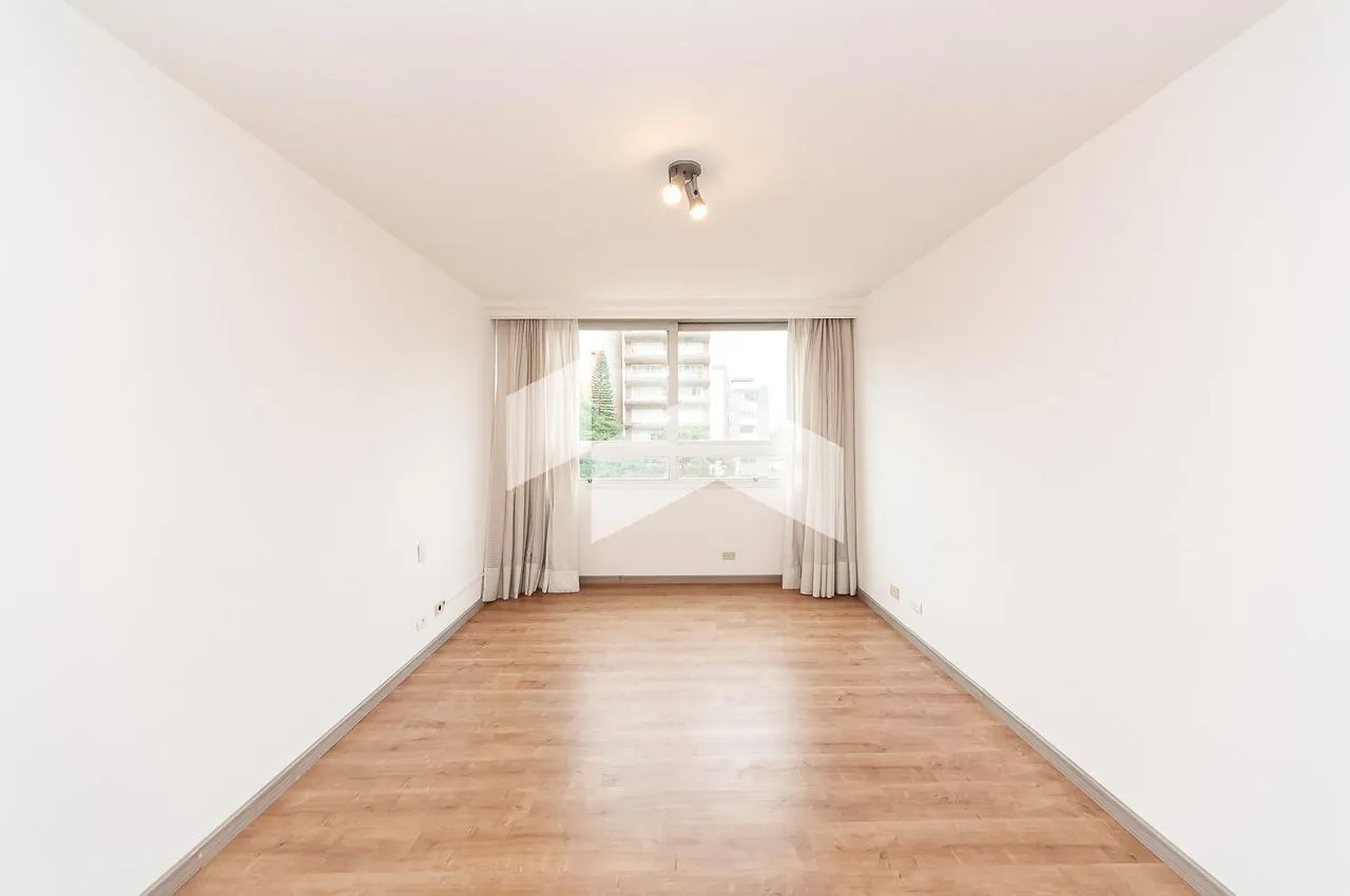 380 m² apartment with private laundry area — photo 19