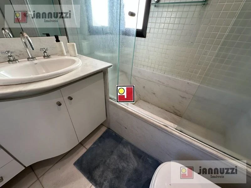 140 m² apartment with a bathtub and a water view — photo 33