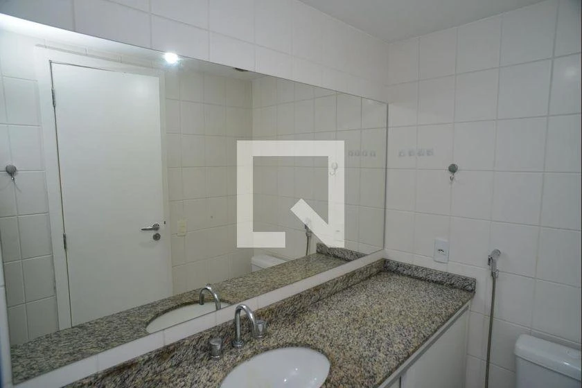 3-bedroom apartment in a building with a gym — photo 47