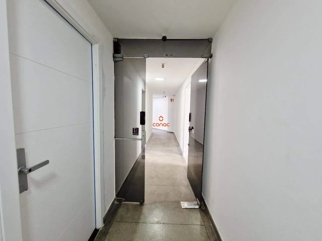 Apartamento de 18 m² con 1 dormitorio y suelo de madera