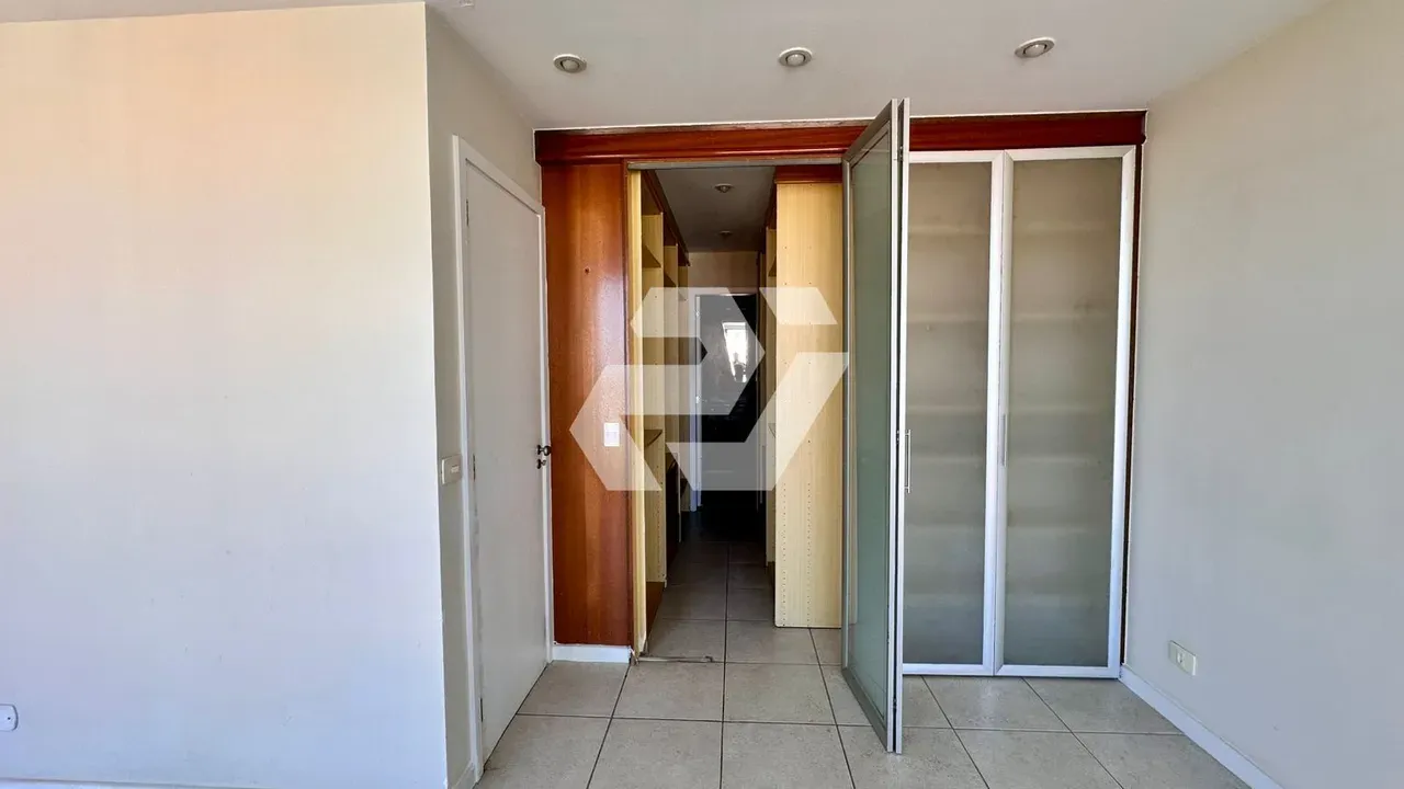 Apartment with 3 bedrooms, 5 bathrooms and balcony — photo 17