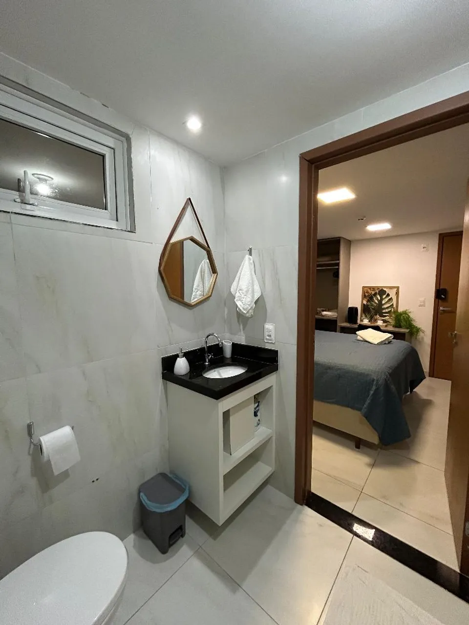 1-bedroom, 1-bath apartment with a compact kitchenette — photo 9