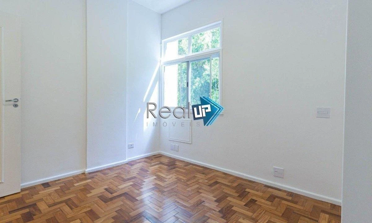 Apartment, 66 m², with wood or laminate floors — photo 14