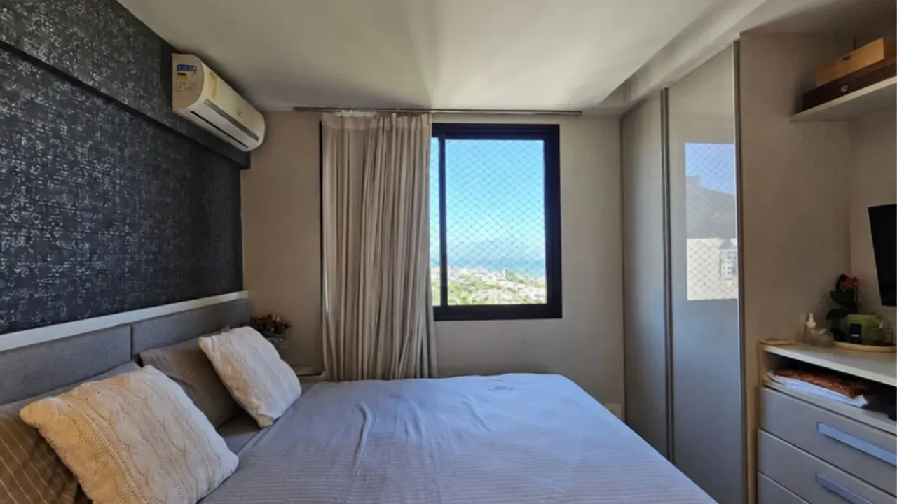 Balcony with a grill in a 3-bedroom apartment, 250 m² — photo 8
