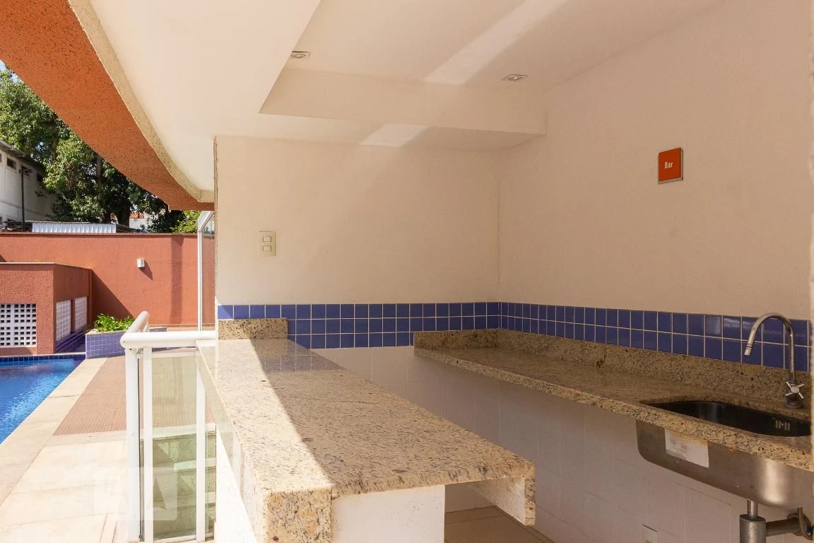 One-bedroom apartment with a home office in Rio de Janeiro — photo 43