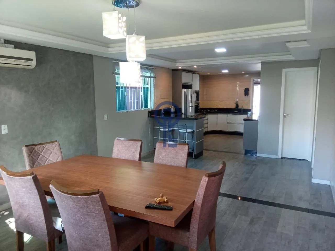 3 en-suite bedrooms in a 240 m² house with balcony — photo 9
