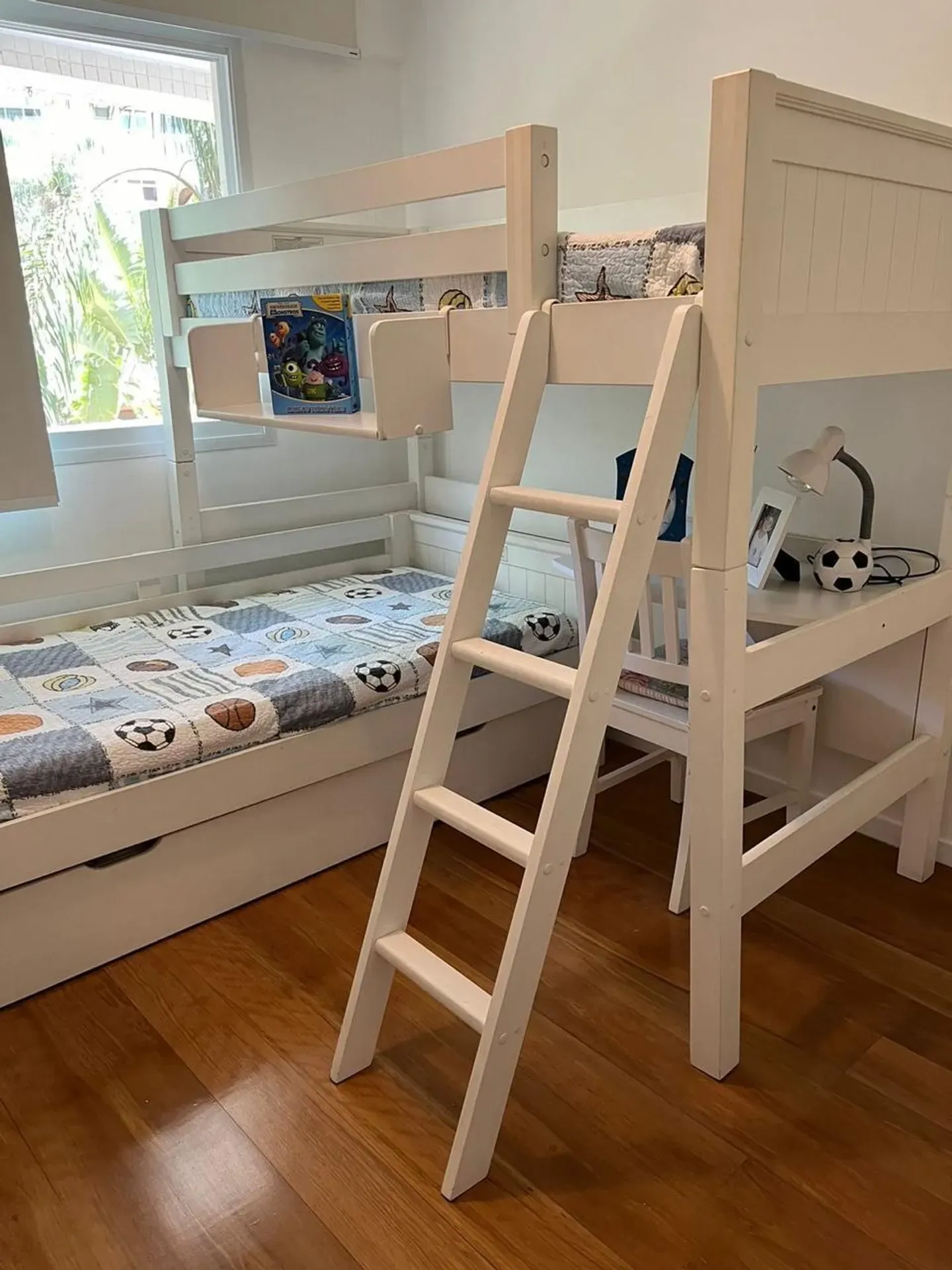 Furnished apartment with balcony, 4 bedrooms and 5 baths — photo 33