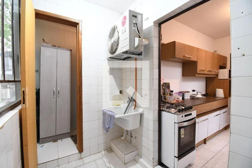 3-bedroom apartment with a bathtub in Curitiba — photo 30
