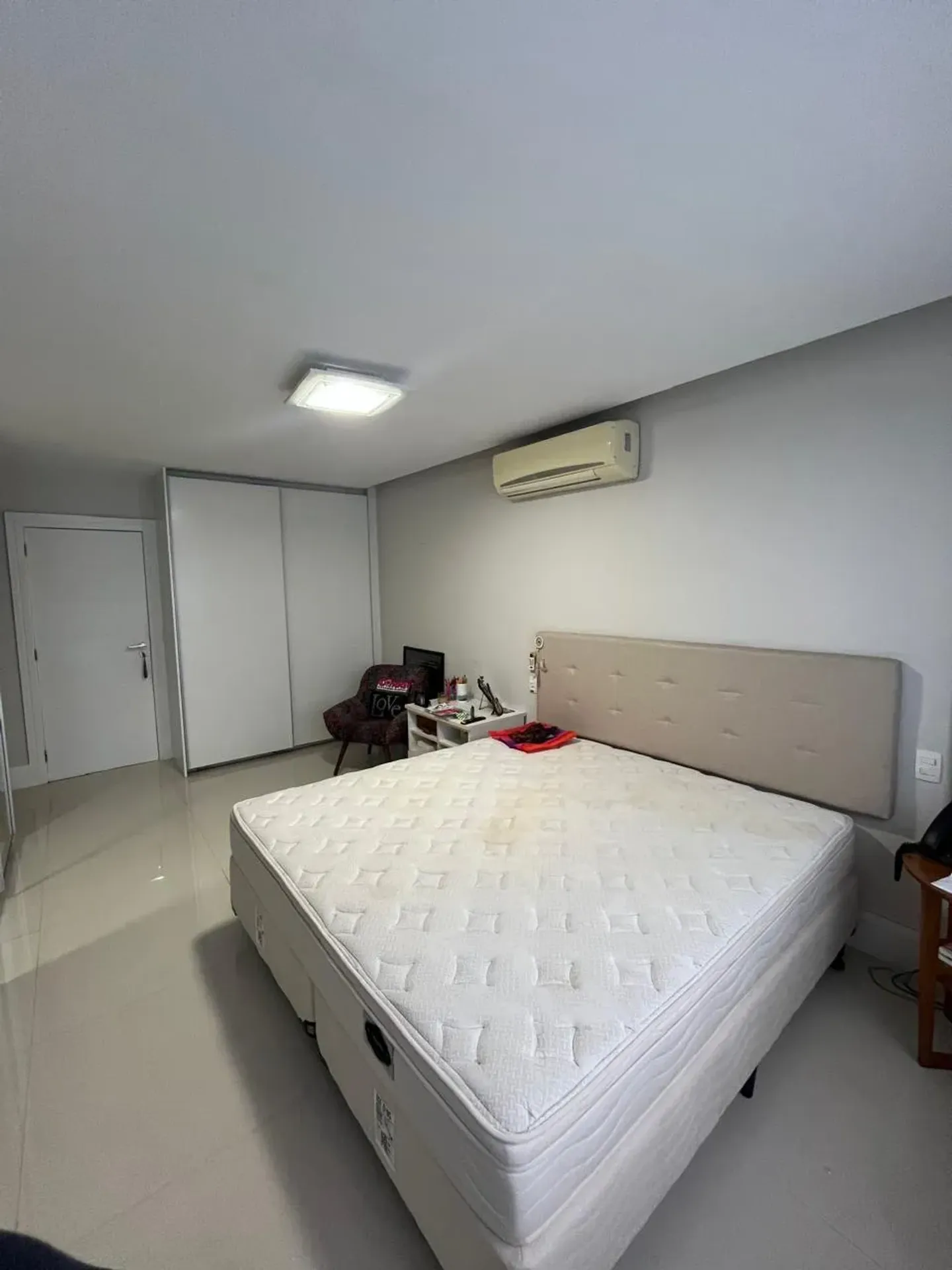 Furnished house with 5 bedrooms and open-plan kitchen — photo 54