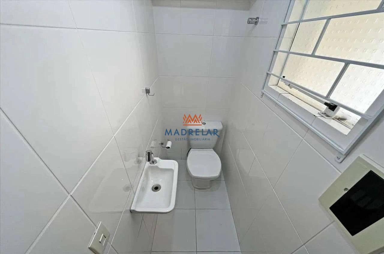 3-bedroom house with a bathtub in Curitiba — photo 11
