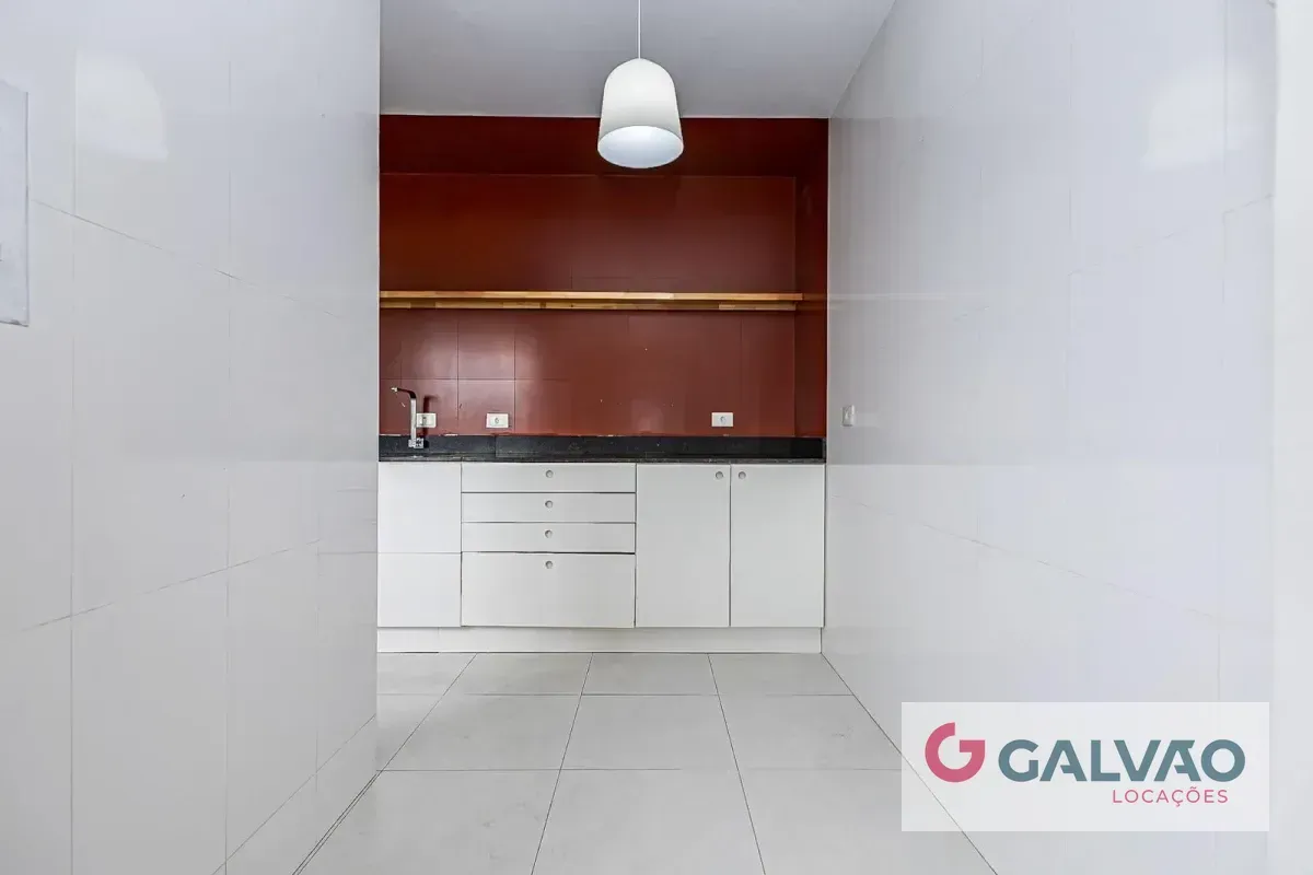 Wood or laminate floors in a one-bedroom apartment, 47 m² — photo 9