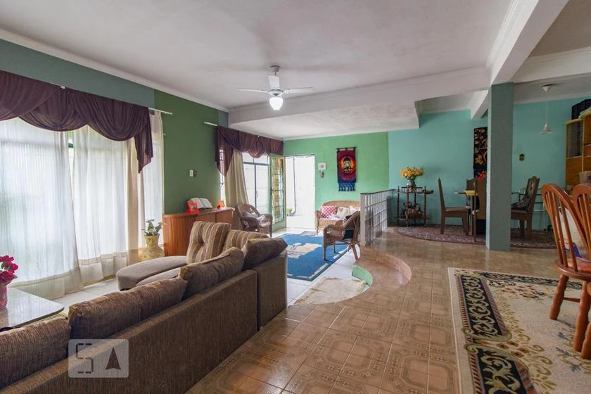 House with 4 bedrooms and 3 bathrooms, no parking — photo 3