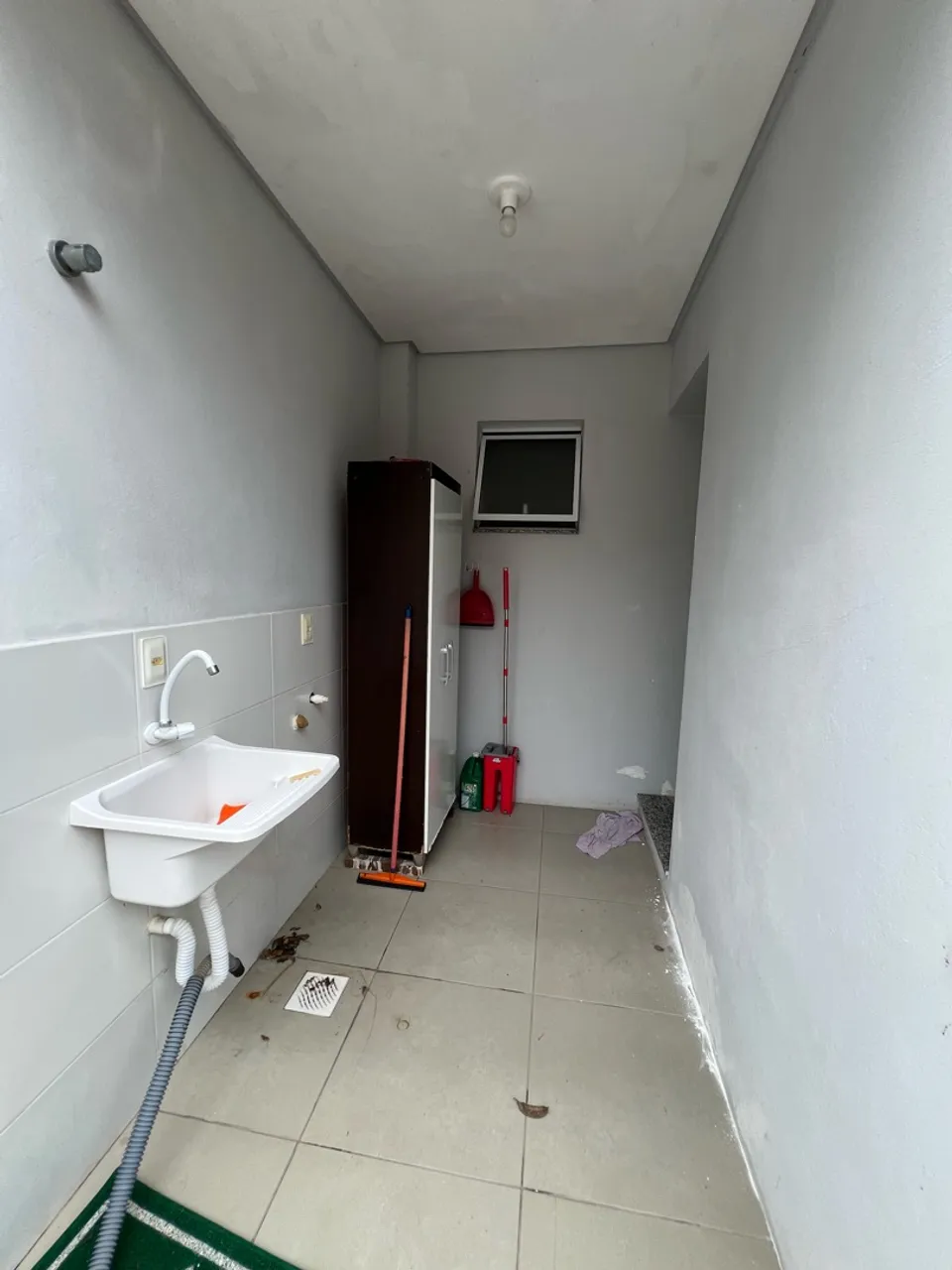 Balcony with a grill in a 2-bedroom house, 120 m² — photo 6