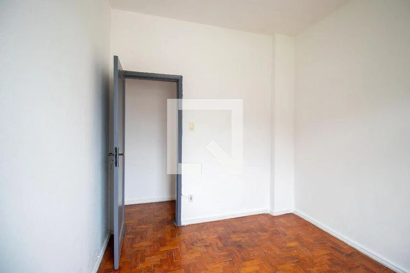 Wood or laminate floors in a 3-bedroom apartment, 80 m² — photo 19