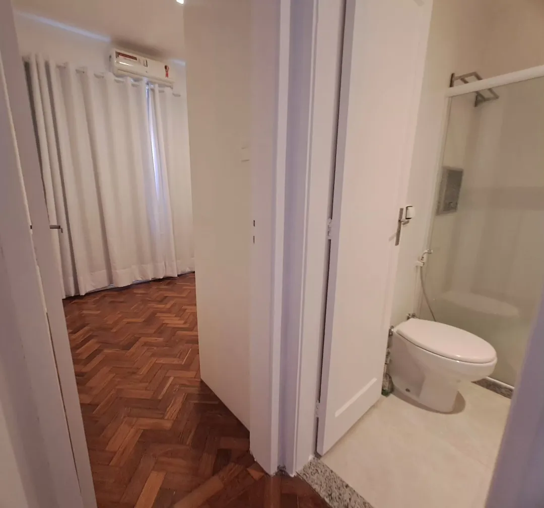 Wood or laminate floors in a one-bedroom apartment, 45 m² — photo 26