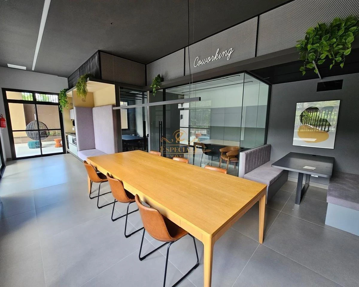 3-bedroom apartment in a building with a pool — photo 17