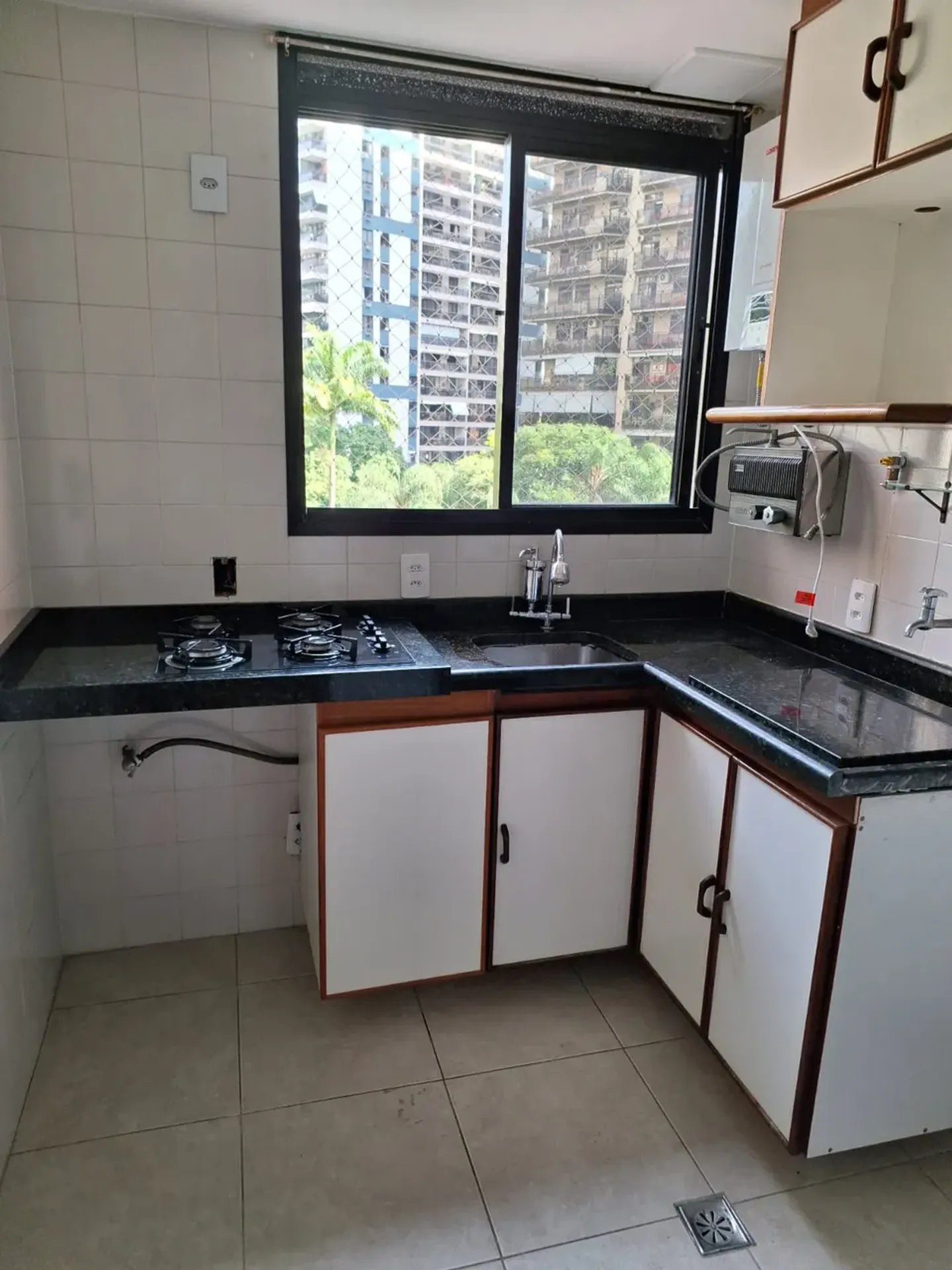 2-bedroom apartment with a grill on the balcony — photo 30