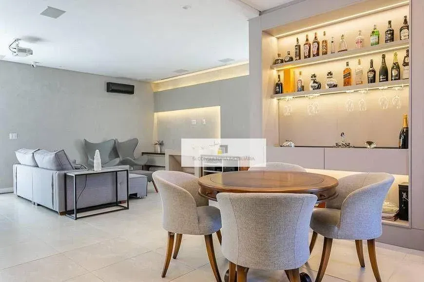 Casa mobiliada com cozinha americana e 3 dormitórios