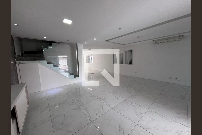 House with 4 en-suite bedrooms, 329 m² and 3 parking — photo 24