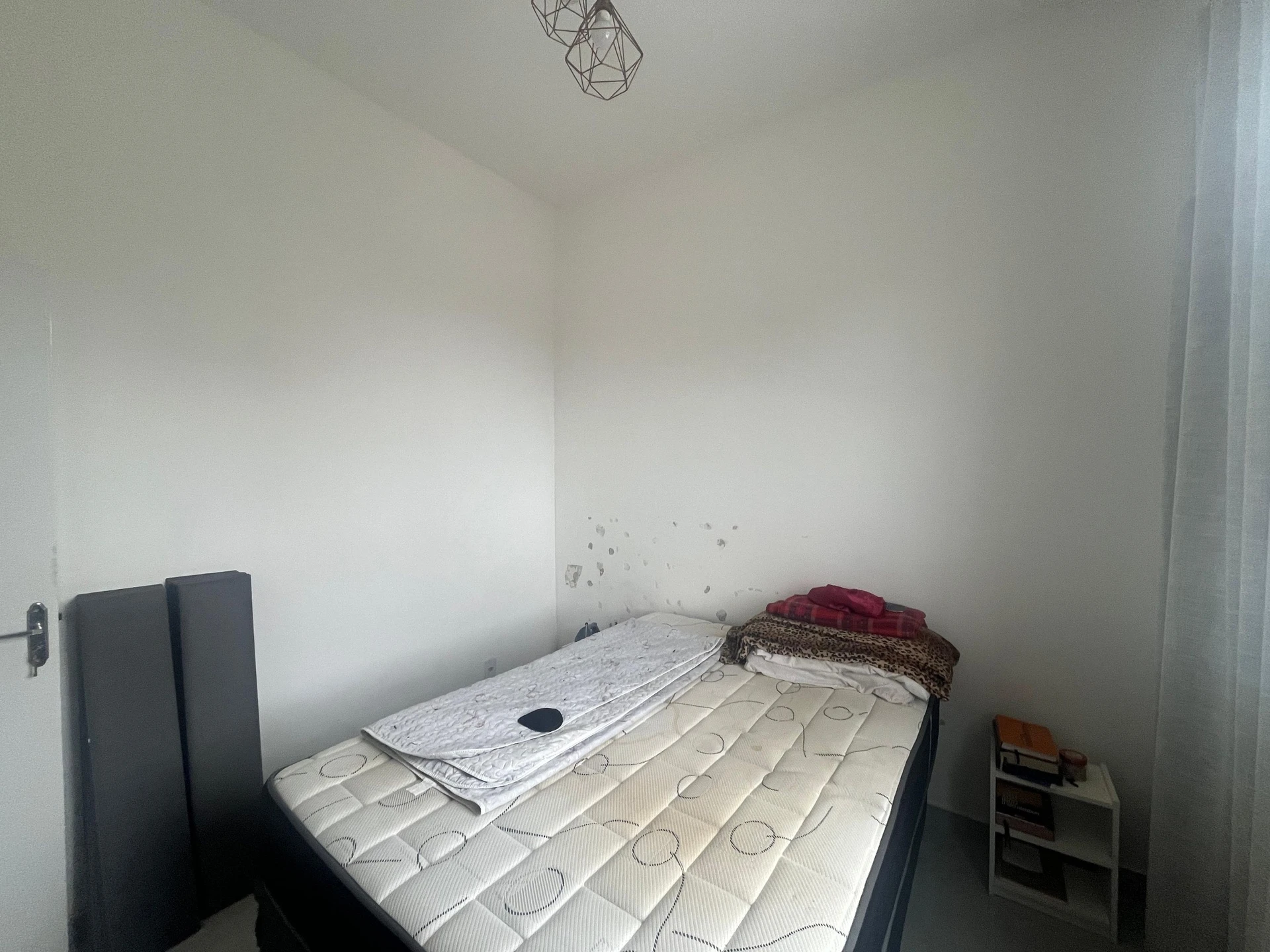 80 m² house with a walk-in closet and a home office — photo 19