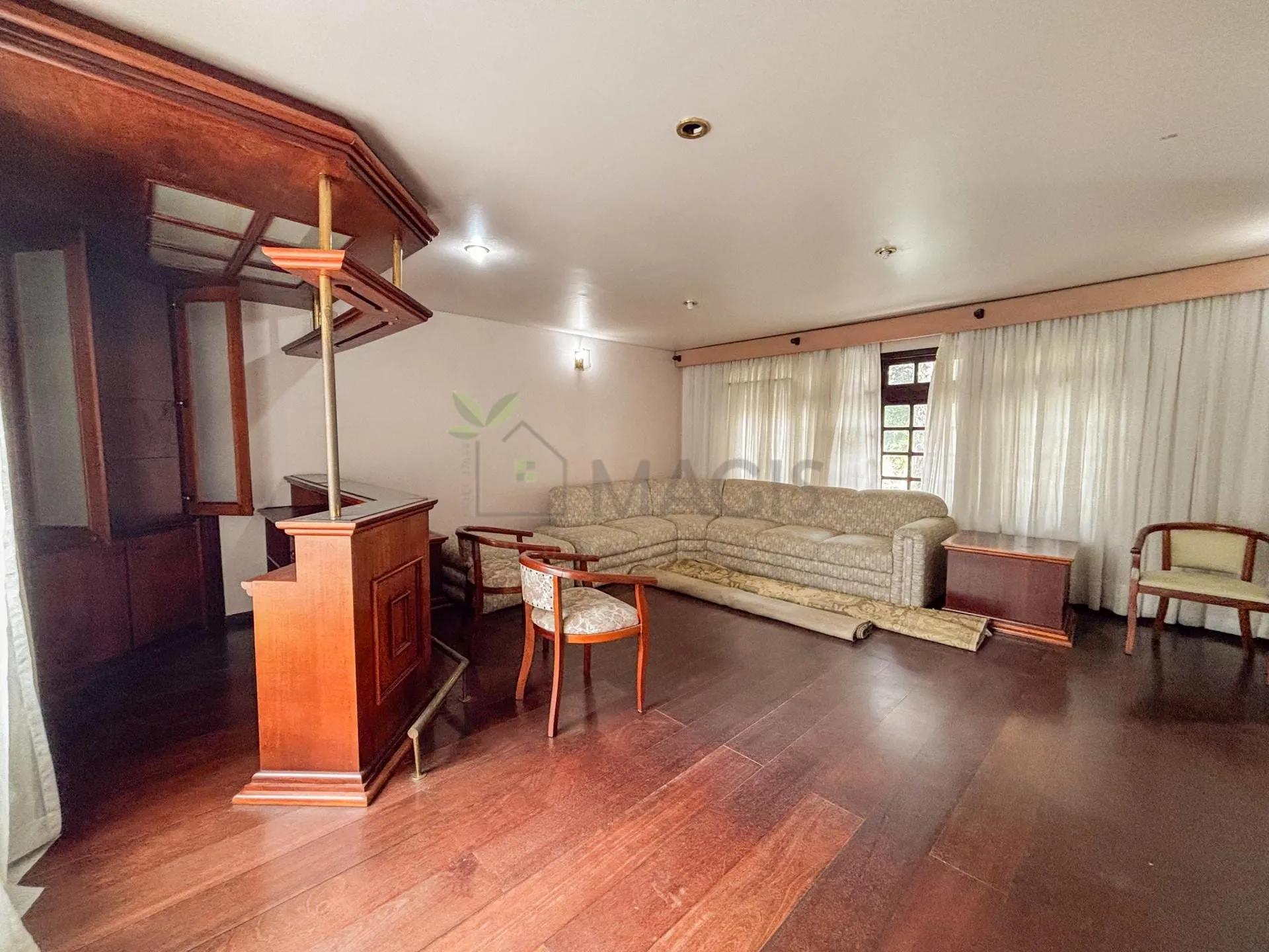 House with 5 bedrooms and 13 parking spaces across 2 floors — photo 36