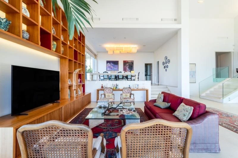 Furnished 1200 m² house with a balcony and 6 bedrooms — photo 23