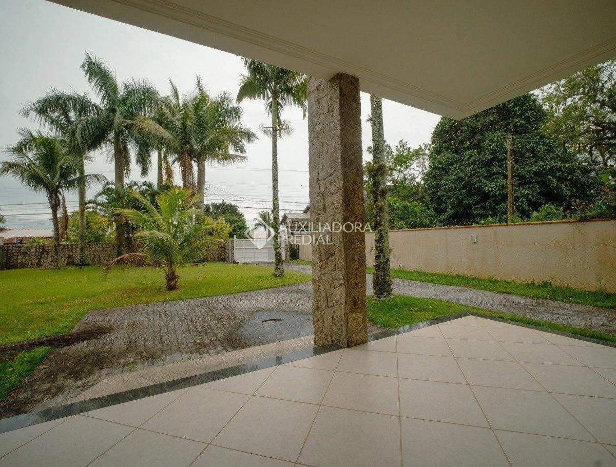 1723 m² house with a bathtub and a grill on the balcony — photo 50