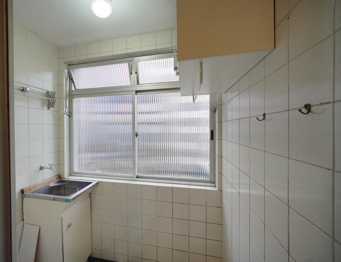 Wood or laminate floors in a one-bedroom apartment, 48 m² — photo 14