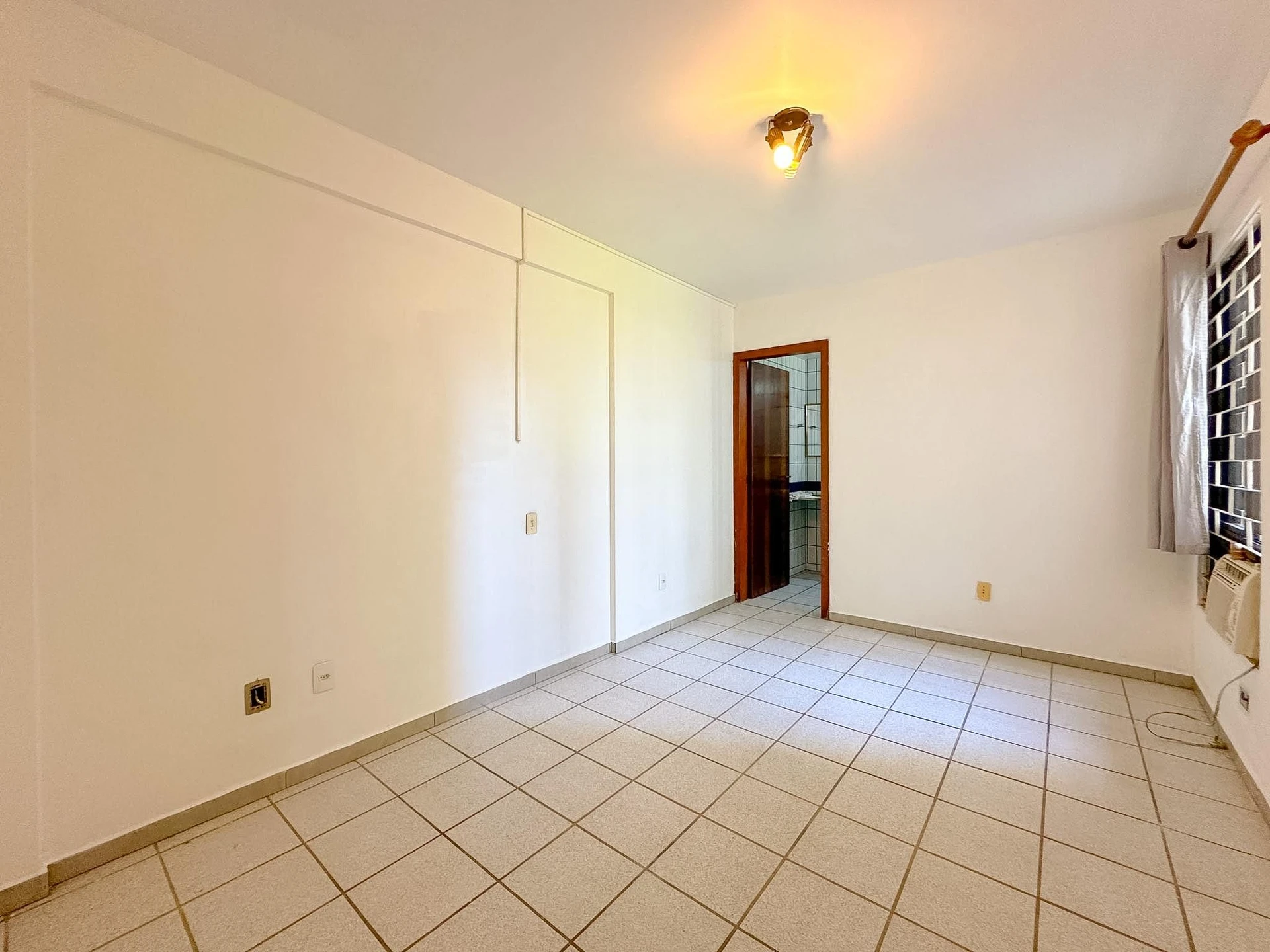 3-bedroom apartment with a grill on the balcony — photo 33