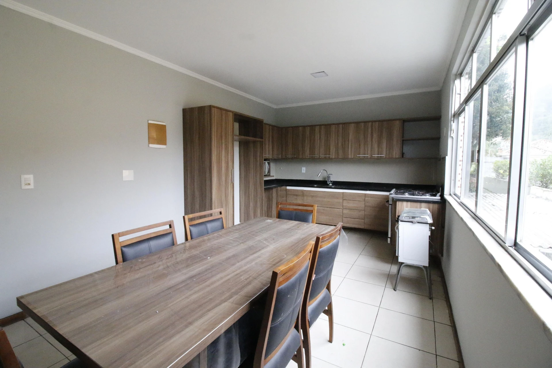 Condo house with 4 bedrooms and 2 en-suites, 3 parking — photo 2