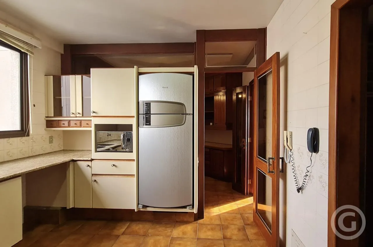 3-bedroom apartment with floor-to-ceiling windows — photo 4